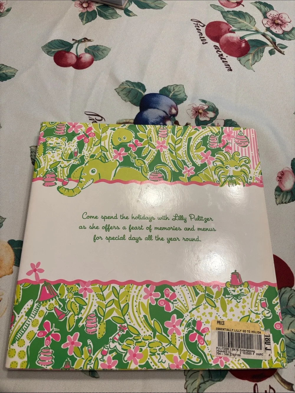 Lilly Pulitzer Essentially Lilly Holiday Cooking/Decor Guide Book